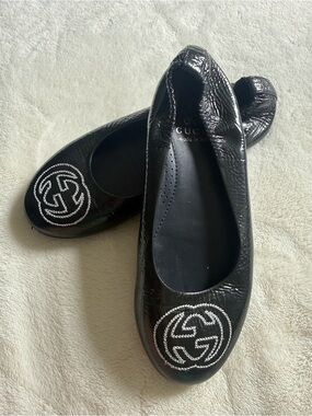 Gucci Black Leather Ballet Flats with White Embroidered Logo